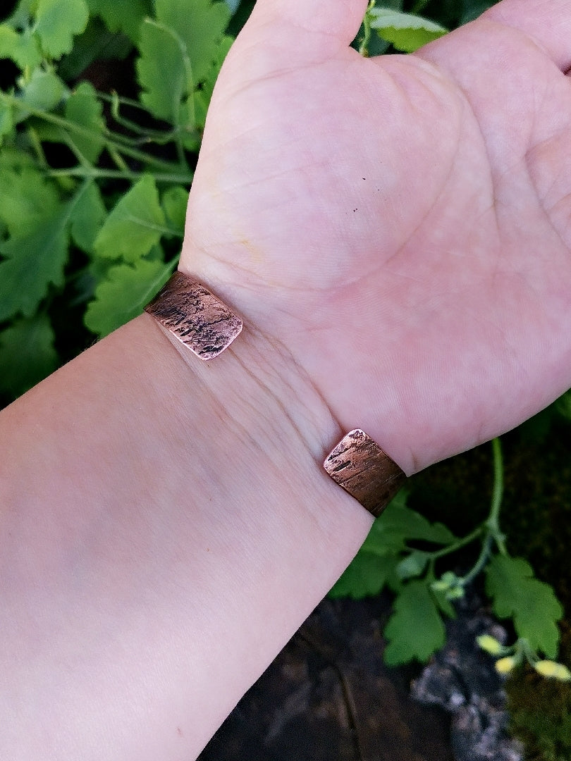 TEXTURED COPPER CUFF BRACELET - Available image 3